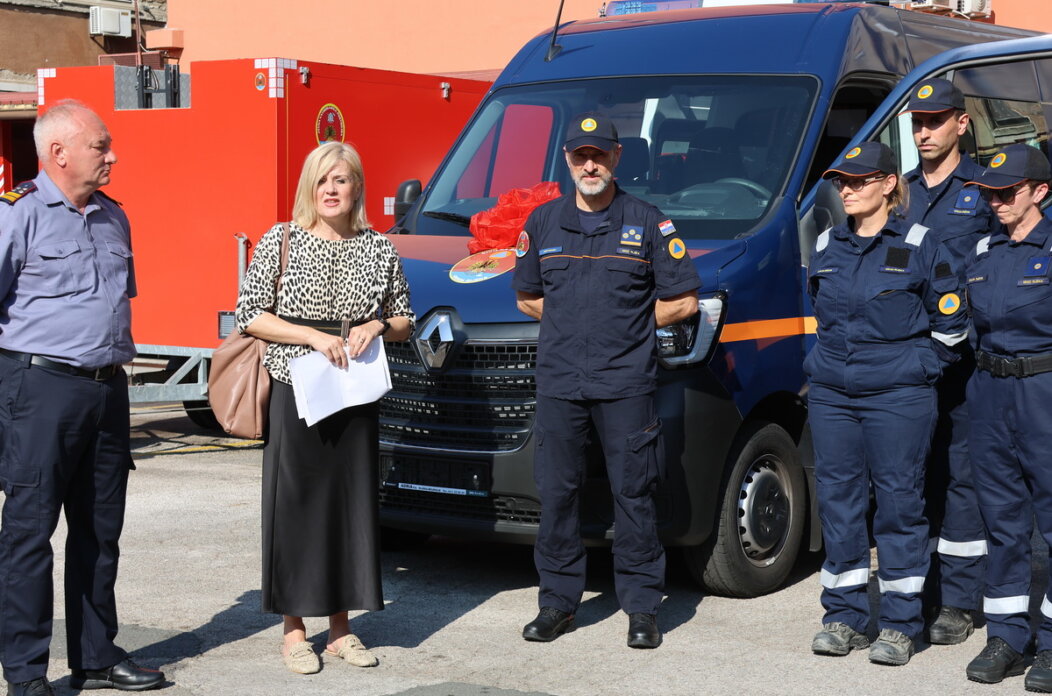 Posjet-vatrogascima-i-Civilnoj-zastiti-17 Posjet-vatrogascima-i-Civilnoj-zastiti-17