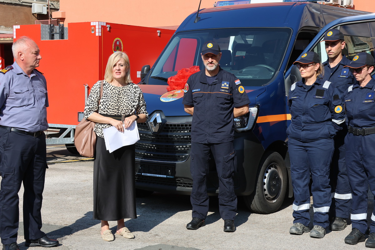 Posjet-vatrogascima-i-Civilnoj-zastiti-17 Posjet-vatrogascima-i-Civilnoj-zastiti-17