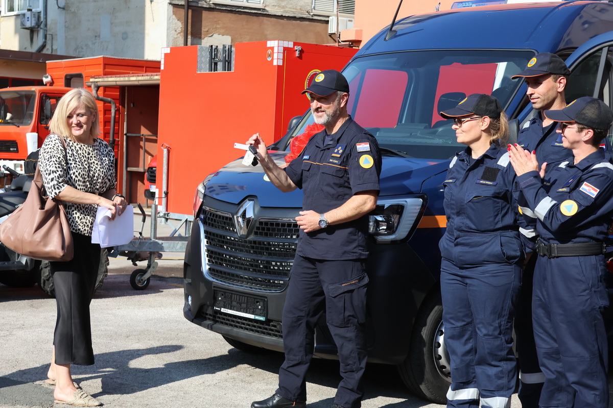 Posjet-vatrogascima-i-Civilnoj-zastiti-18 Posjet-vatrogascima-i-Civilnoj-zastiti-18