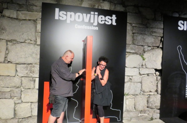 Svjetlana Despot, autorica i Tihomir Pruša, jedan od izvođača prostornih instalacija. Foto – MojaRijeka