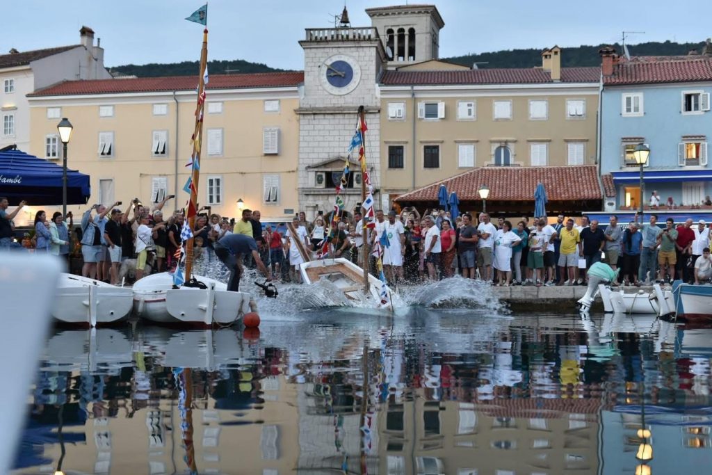 creski-kaic-porinuce-nove-barke-kaica-1024×683