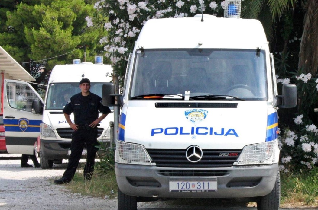 eb6d5ddf-f936-4752-a950-104595d9b7ed eb6d5ddf-f936-4752-a950-104595d9b7ed