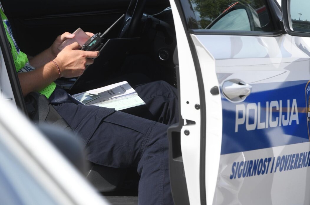 2bf3f64a-2384-4332-9e08-cdb81f989270 2bf3f64a-2384-4332-9e08-cdb81f989270