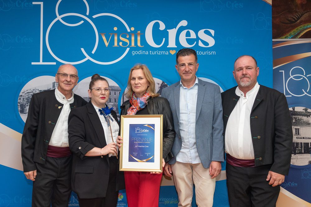 Direktor-i-djelatnici-ACI-marine-Cres