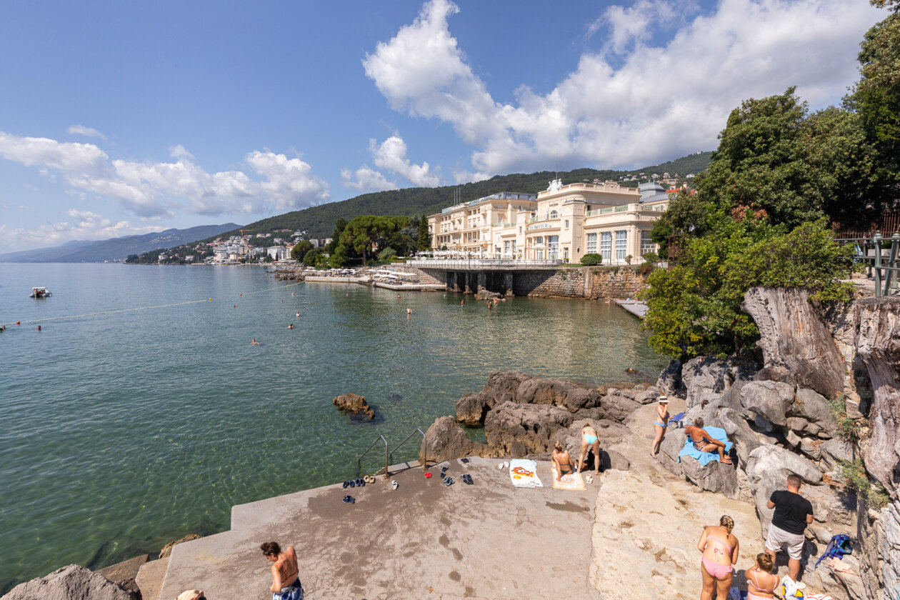 Ilustrativne Opatija ljeto 2025 šetnica kupači-8755 Ilustrativne Opatija ljeto 2025 šetnica kupači-8755