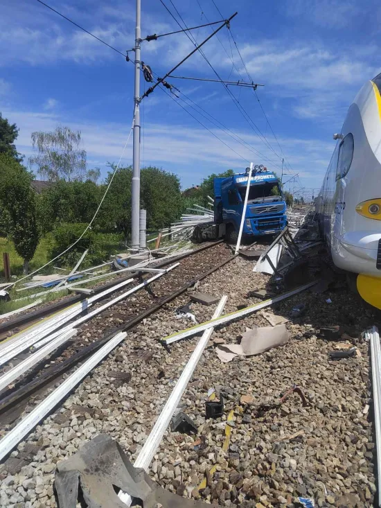 O-4b13ac19-3806-41e4-a812-27f69ed06c95-550 O-4b13ac19-3806-41e4-a812-27f69ed06c95-550