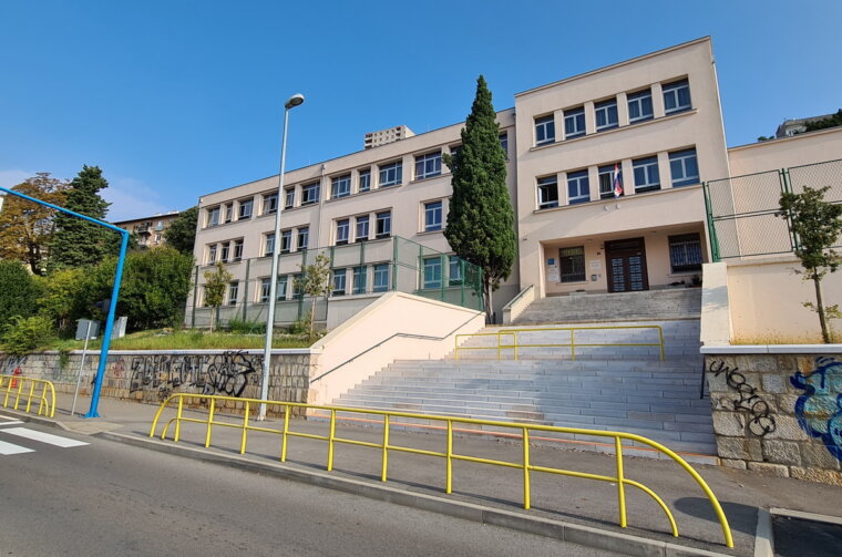 Osnovna-škola-Pećine