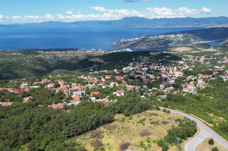POGLED S LOKACIJE VATROGASNOG DOMA