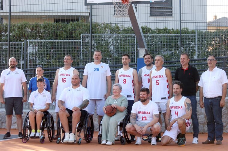 Kostrena: Neformalna košarkaška reprezezentacija Hrvatskoga sabora održala je sportski susret s mladim sportašima s invaliditetom