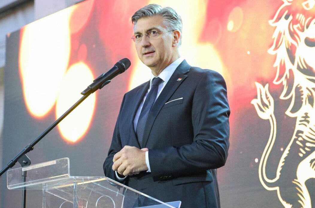 Zagreb: Brojne poznate osobe stigle su na proslavu 100. rođendana hotela Esplanade Zagreb Zagreb: Brojne poznate osobe stigle su na proslavu 100. rođendana hotela Esplanade Zagreb