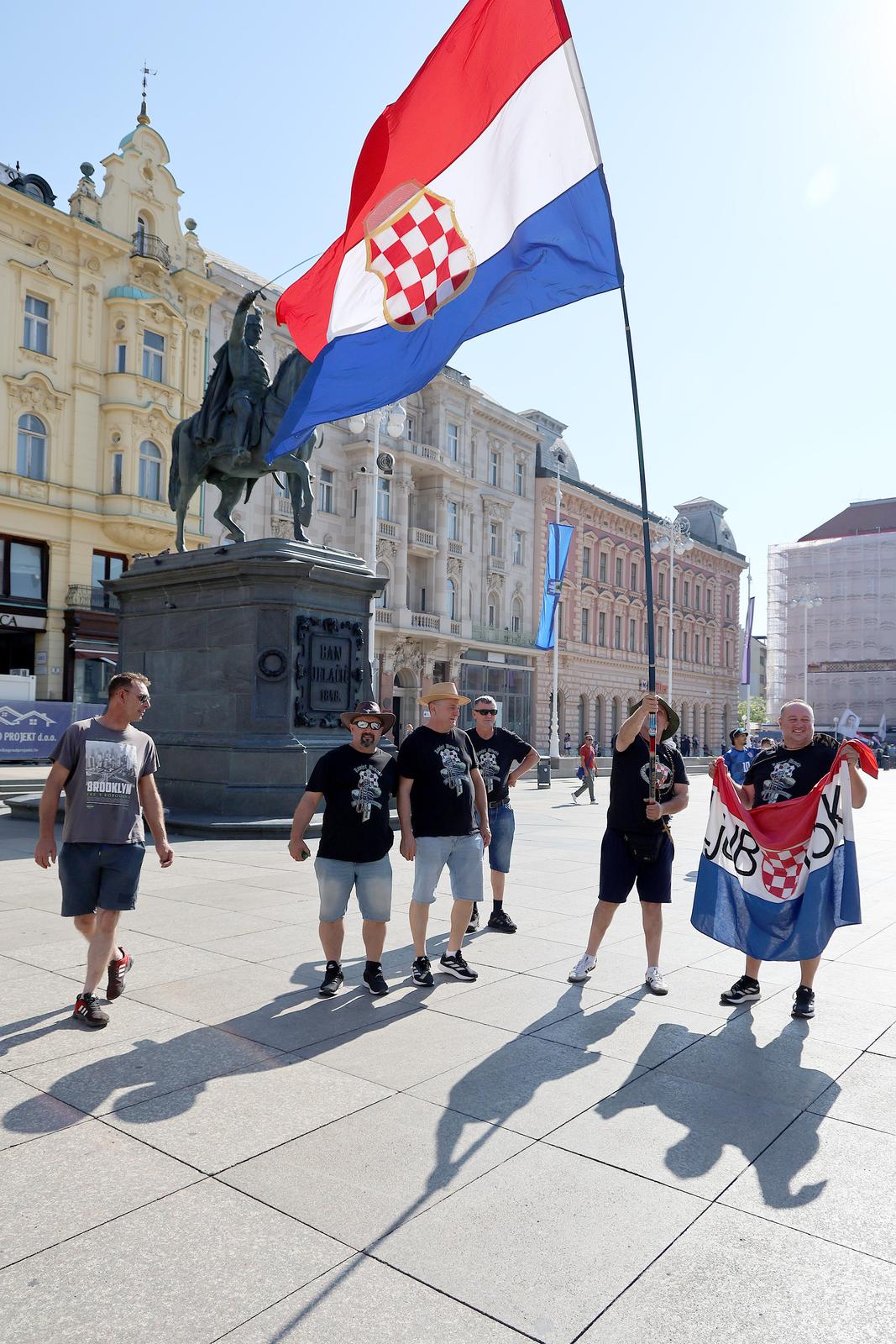 Zagreb: Obožavatelji se okupljaju u gradu uoči Thompsonovg koncerta