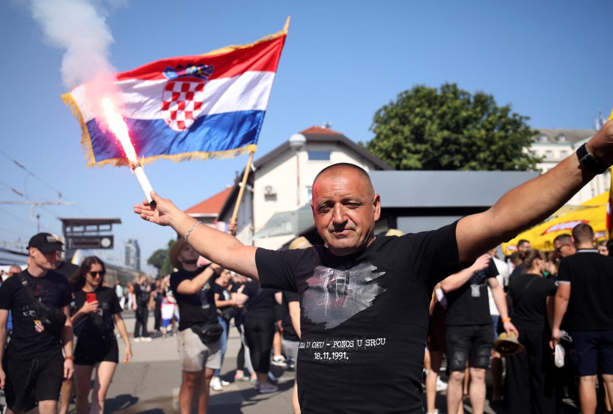 Zagreb: Veseli obožavatelji Thompsona na Glavnom kolodvoru