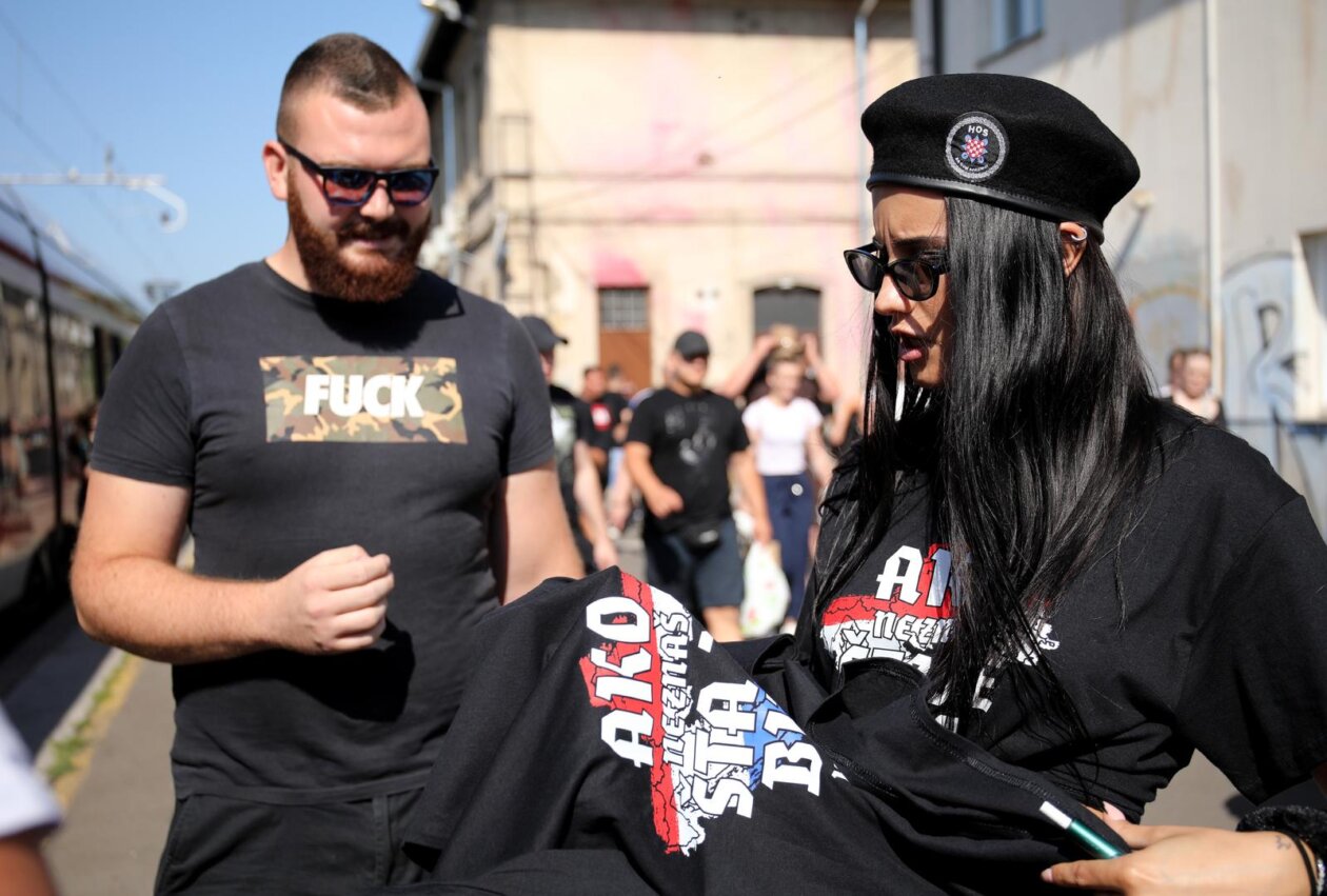 Zagreb: Veseli obožavatelji Thompsona na Glavnom kolodvoru