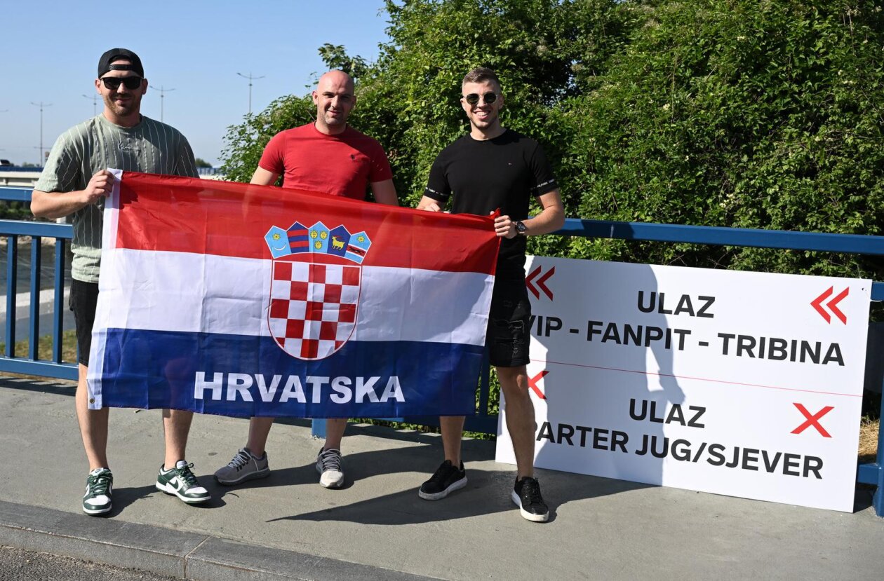 Zagreb: Obožavatelji idu prema fan zonama gdje će čekati ulazak u Hipodrom