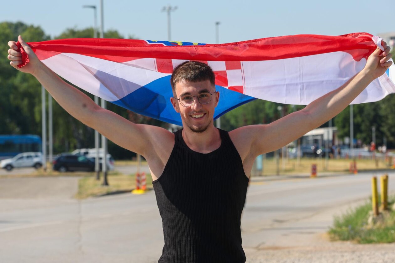 Zagreb: Obožavatelji idu prema fan zonama gdje će čekati ulazak u Hipodrom