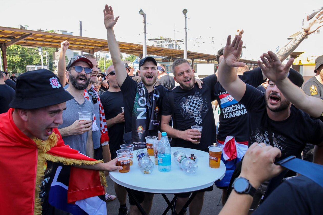 Zagreb: Veseli obožavatelji Thompsona na Glavnom kolodvoru