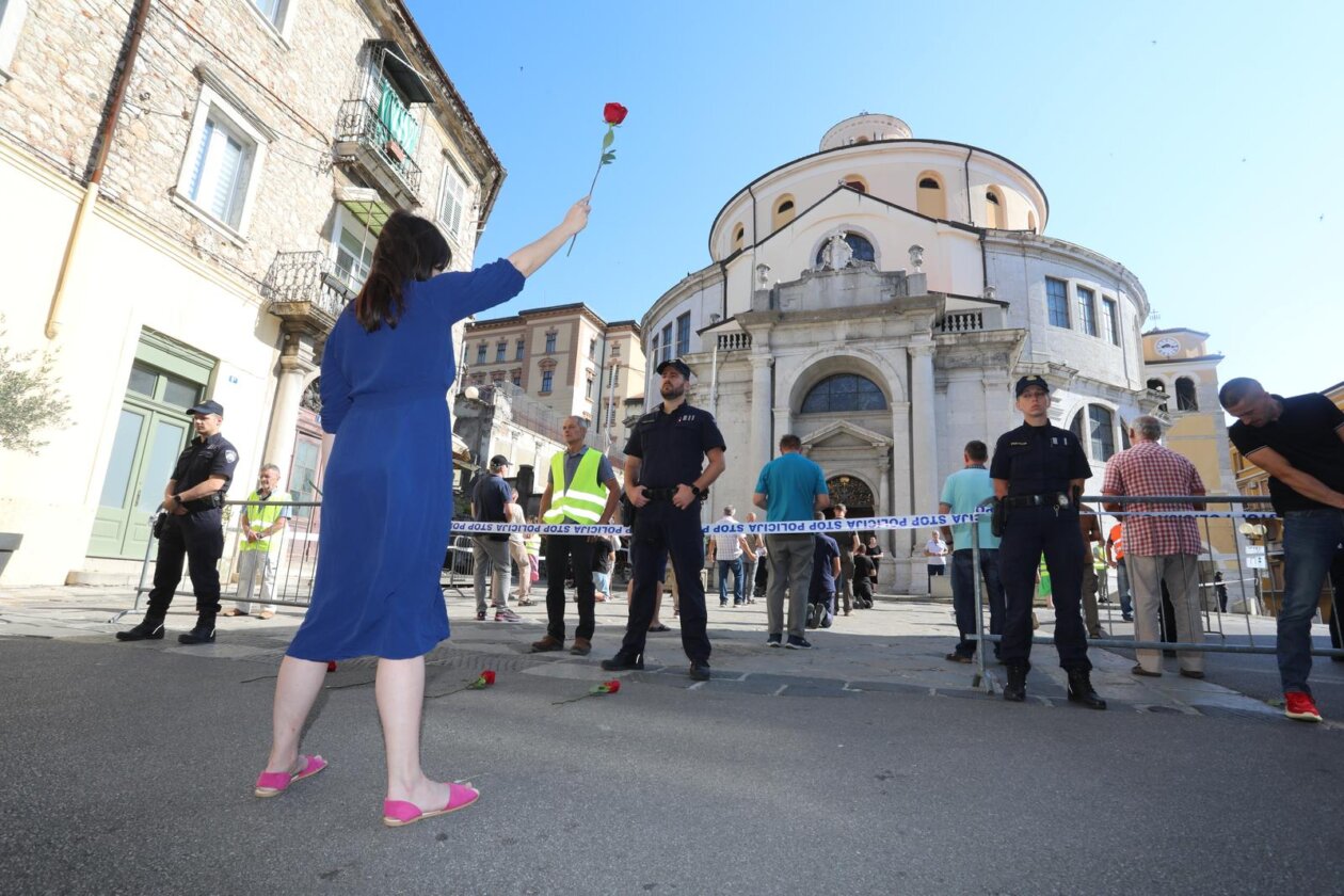 Rijeka: Performans Tiha misa umjetnice Arijane Leki?-Fridrih