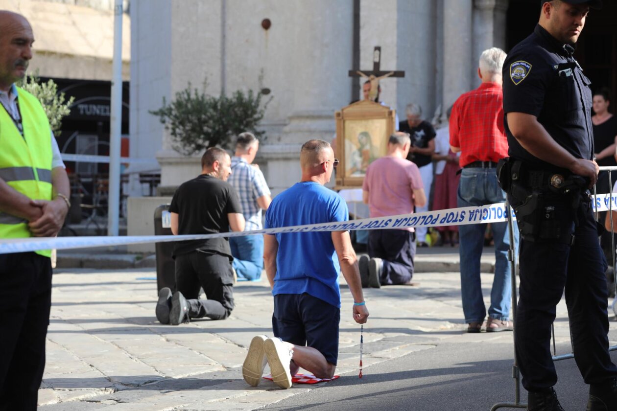 Rijeka: Performans Tiha misa umjetnice Arijane Lekić-Fridrih