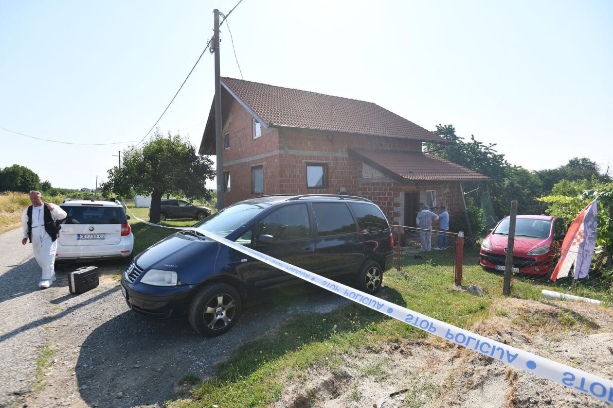 Policijski očevid na mjestu ubojstva u Pleškovcu