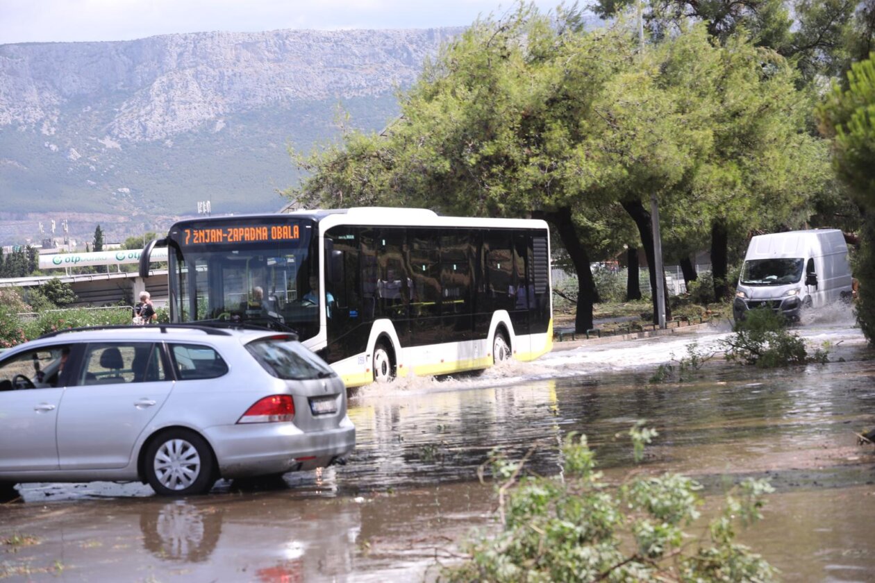 Velike štete u okolici Poljuda nakon oluje koja je poharala Split