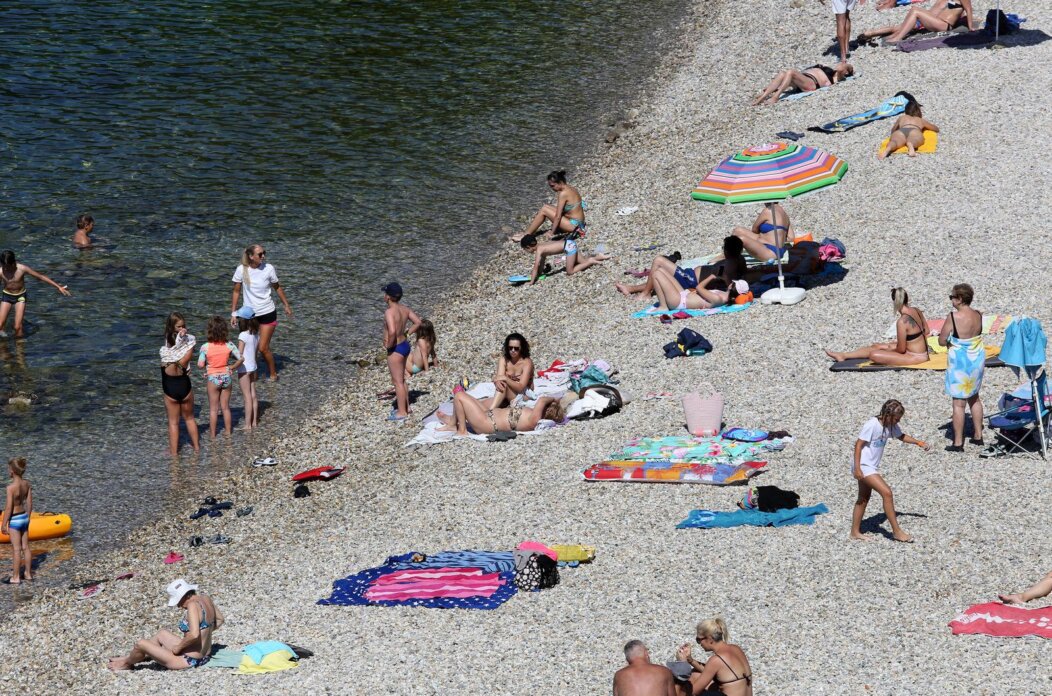 Rijeka: MUP postavio Info pult na plaži Ploče Rijeka: MUP postavio Info pult na plaži Ploče