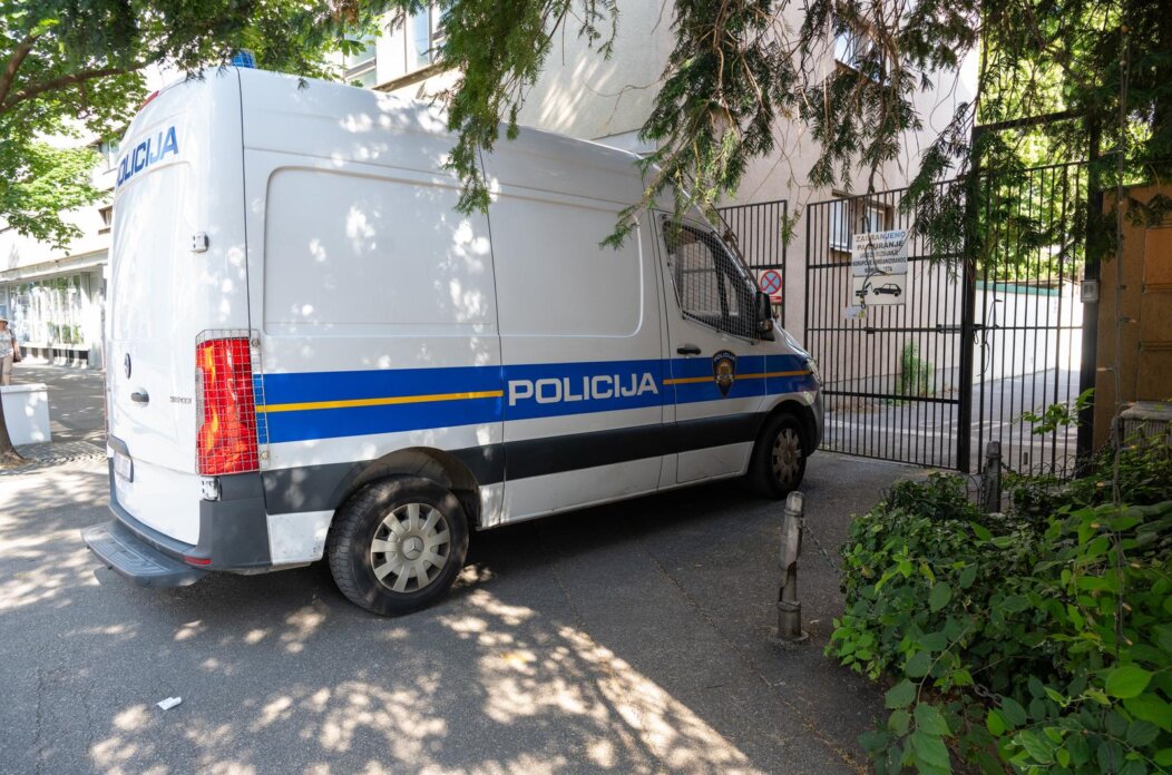 Zagreb: Dovođenje osumnjičenih oko afere gospodarenjem otpadom na ispitivanje u USKOK Zagreb: Dovođenje osumnjičenih oko afere gospodarenjem otpadom na ispitivanje u USKOK