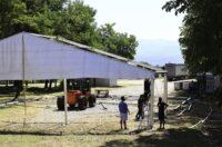 Počelo postavljanje opreme za koncert Marka Perkovića Thopmsona u Sinju