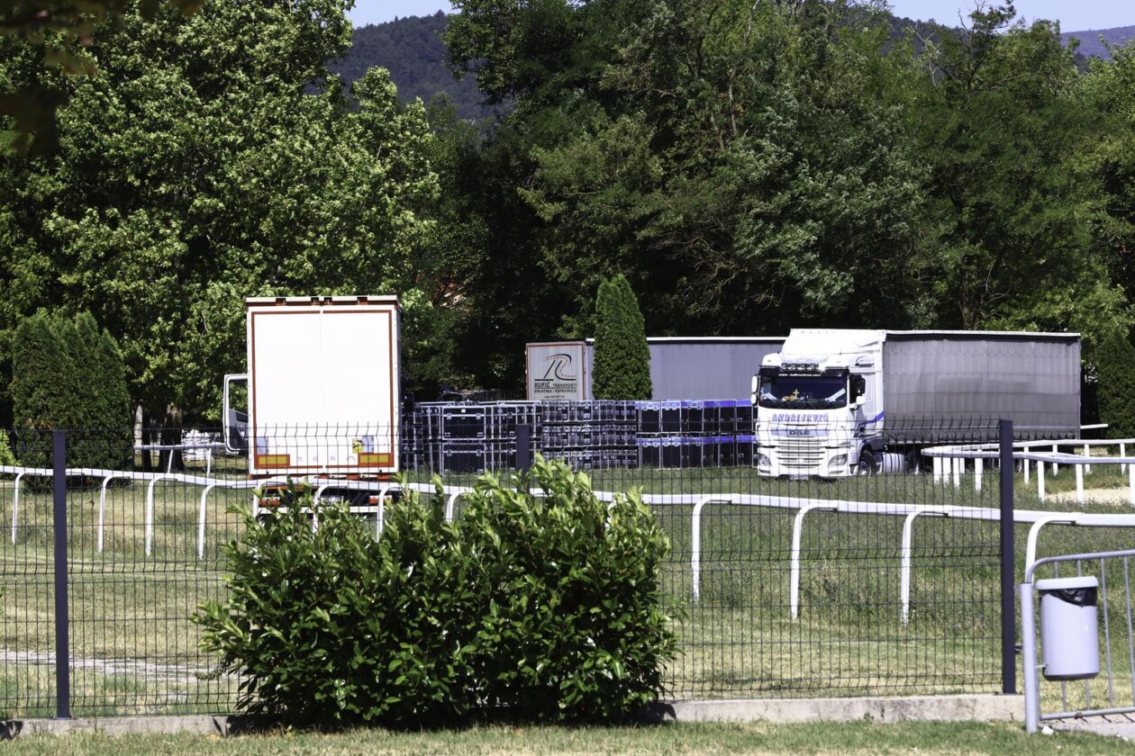 Počelo postavljanje opreme za koncert Marka Perkovića Thopmsona u Sinju