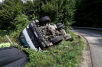 Jastrebarsko: Kamion probio ogradu kuće za odmor