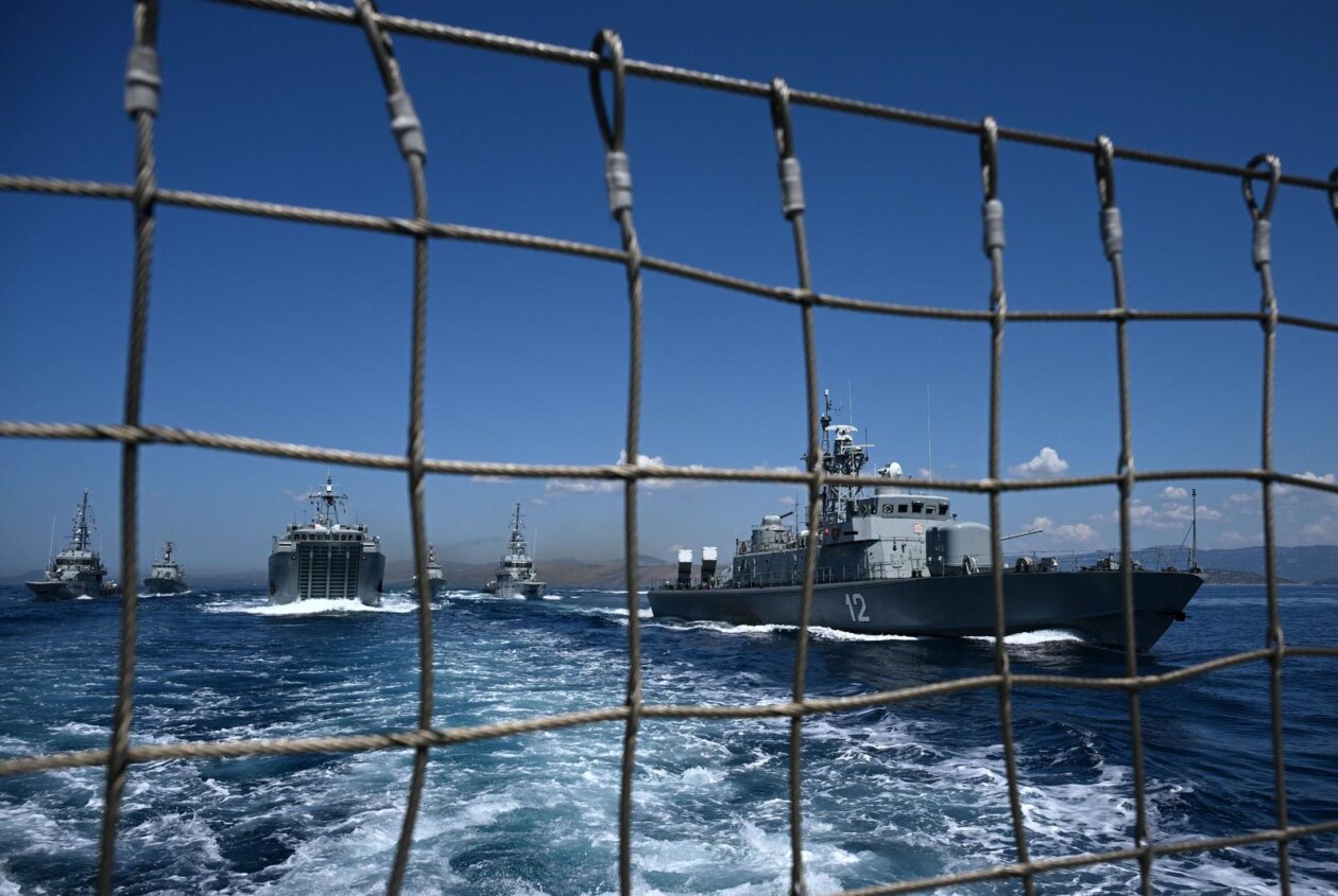 Split: Vježba Hrvatske ratne mornarice za vojni mimoplov