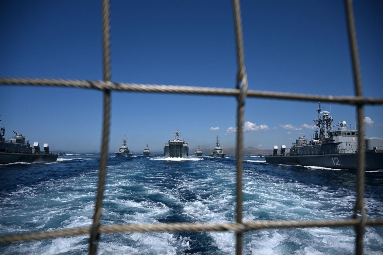 Split: Vježba Hrvatske ratne mornarice za vojni mimoplov