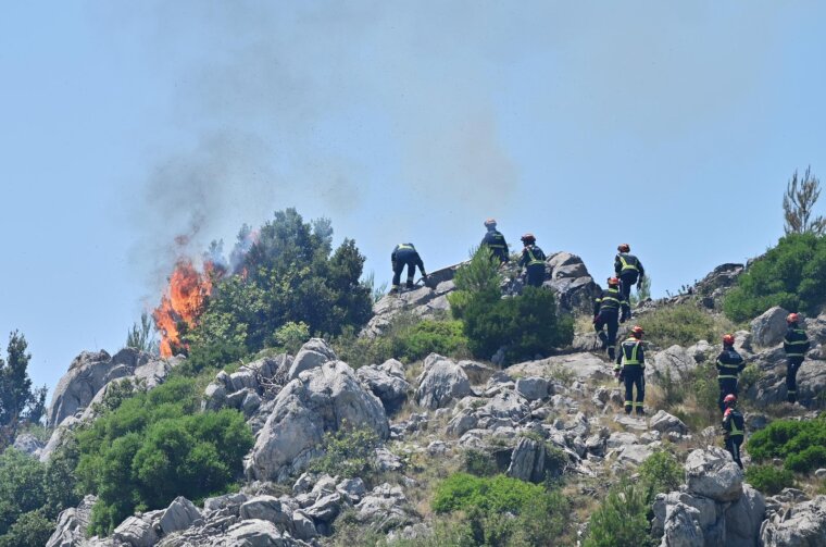 Makarska: Buknuo požar na Velikom Brdu