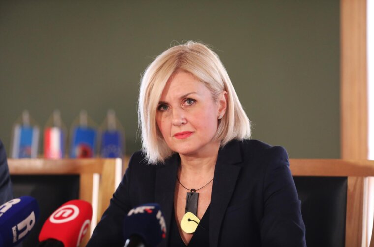 Rijeka: Gradonačelnica Iva Rinčić održala konferenciju za medije Rijeka: Gradonačelnica Iva Rinčić održala konferenciju za medije