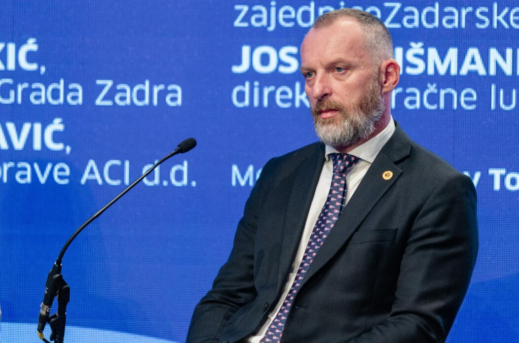 Zadar: U Kneževoj palači je održana konferencija “Razvoj elitnog nautičkog turizma u Zadarskoj županiji” Zadar: U Kneževoj palači je održana konferencija “Razvoj elitnog nautičkog turizma u Zadarskoj županiji”
