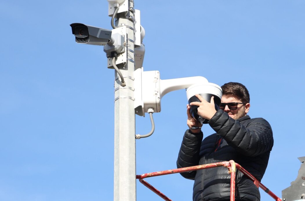 Šibenik: Preko puta osnovne škole Petar Krešimir IV postavljena je kamera za video nadzor Šibenik: Preko puta osnovne škole Petar Krešimir IV postavljena je kamera za video nadzor