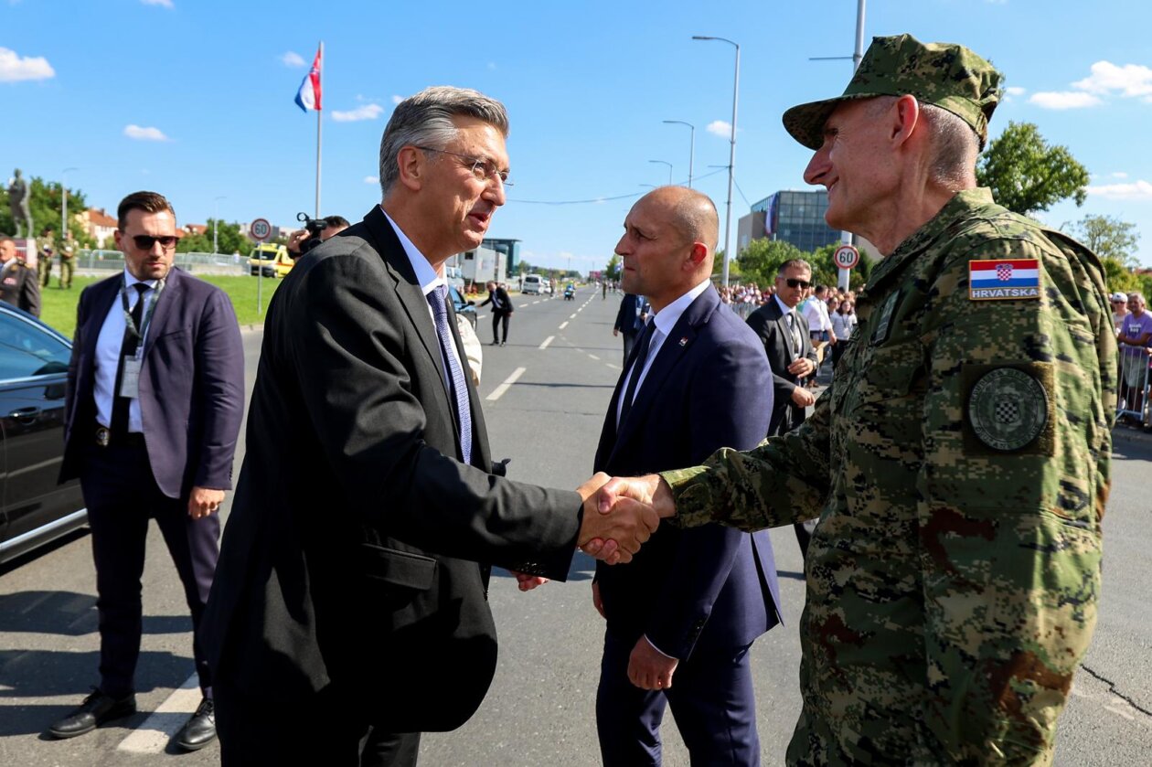 Zagreb: Predsjednik Milanović i premijer Plenković stigli na vojni mimohod u povodu 30. obljetnice VRO Oluja