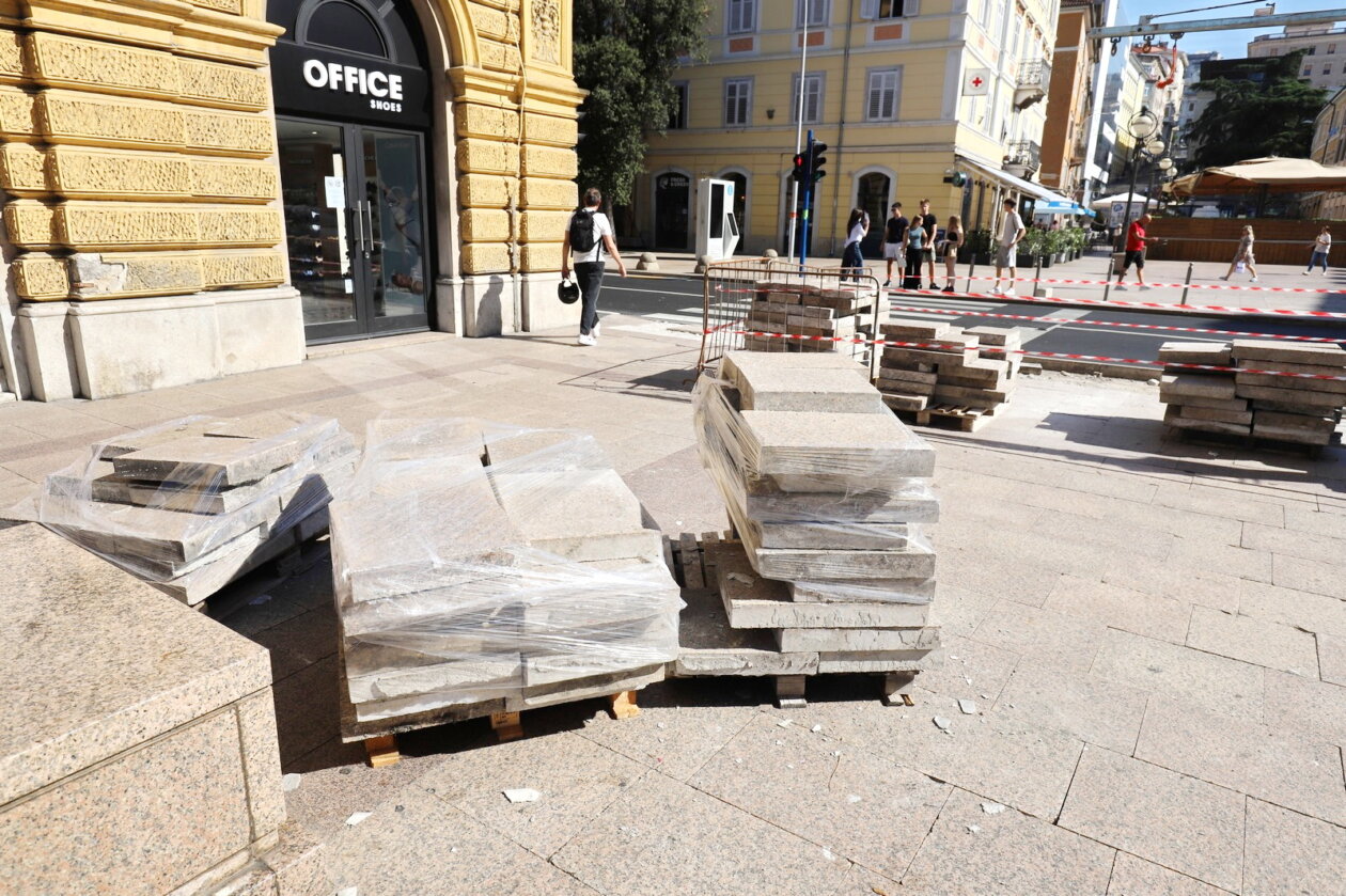 Zamjena-ostecenih-kamenih-ploca-na-Trgu-111.-brigade-HV-i-Trgu-Republike-Hrvatske-11-1 Zamjena-ostecenih-kamenih-ploca-na-Trgu-111.-brigade-HV-i-Trgu-Republike-Hrvatske-11-1