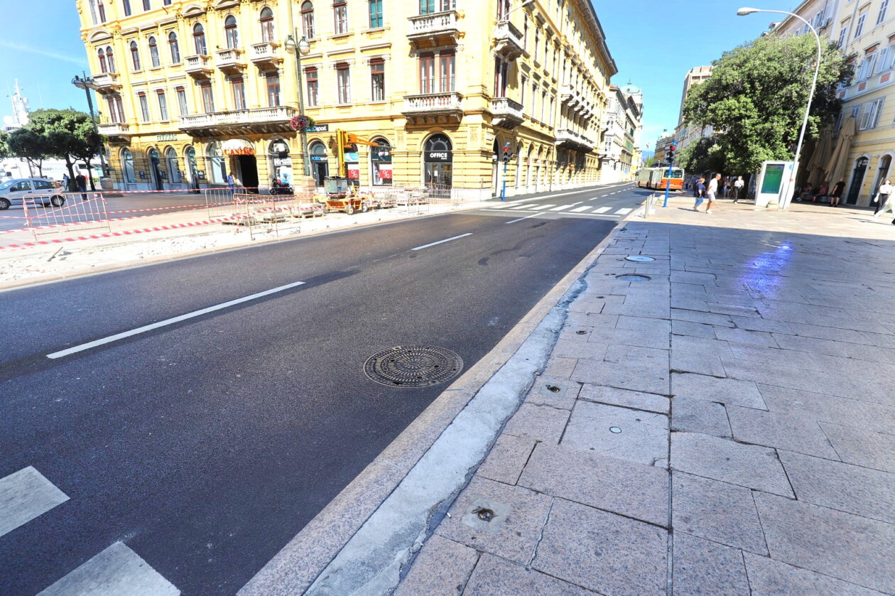 Zamjena-ostecenih-kamenih-ploca-na-Trgu-111.-brigade-HV-i-Trgu-Republike-Hrvatske-3 Zamjena-ostecenih-kamenih-ploca-na-Trgu-111.-brigade-HV-i-Trgu-Republike-Hrvatske-3