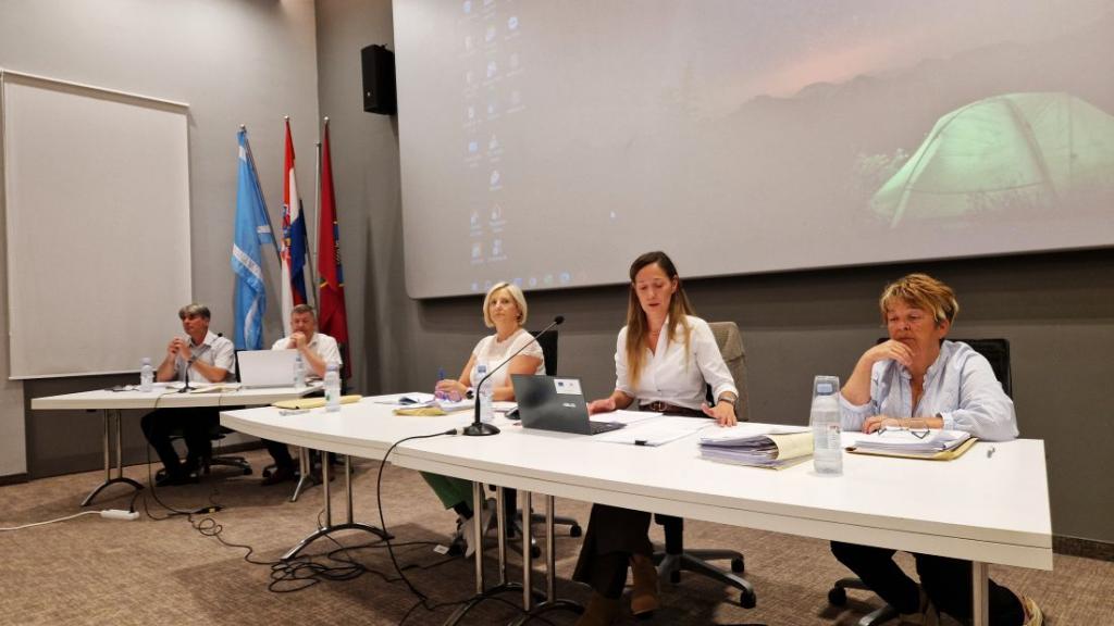 3b02f0ff-dead-4022-bbd2-9e582d1e5092-1_all_82476