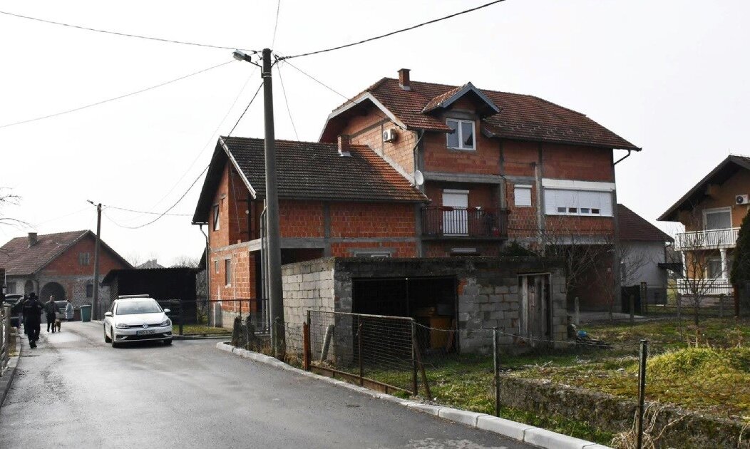 42d5fb05-e9d6-4ae1-a61e-b5703ad66fb4 42d5fb05-e9d6-4ae1-a61e-b5703ad66fb4