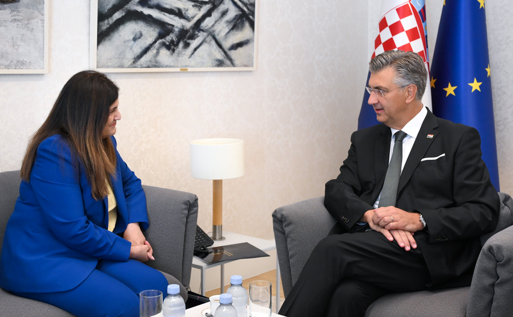 5cbf8d3e-4742-4021-9b73-371d7595f8ae 5cbf8d3e-4742-4021-9b73-371d7595f8ae