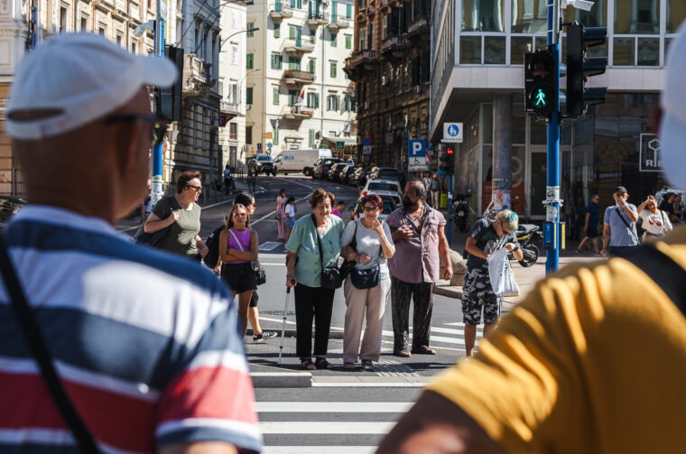 Ilustrativna grad pješaci-3554