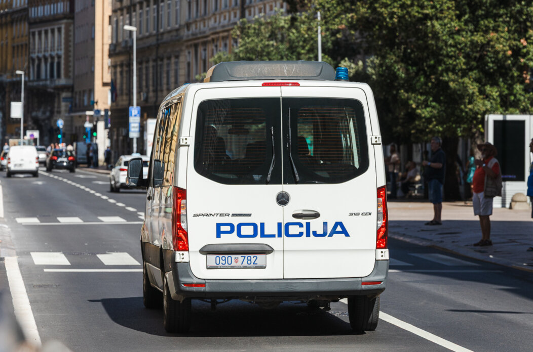 Ilustrativna promet grad Policija-3494