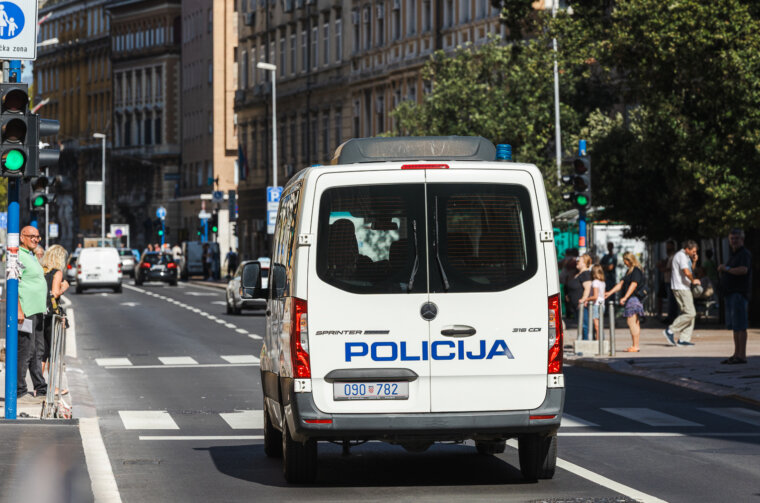 Ilustrativna promet grad Policija-3495