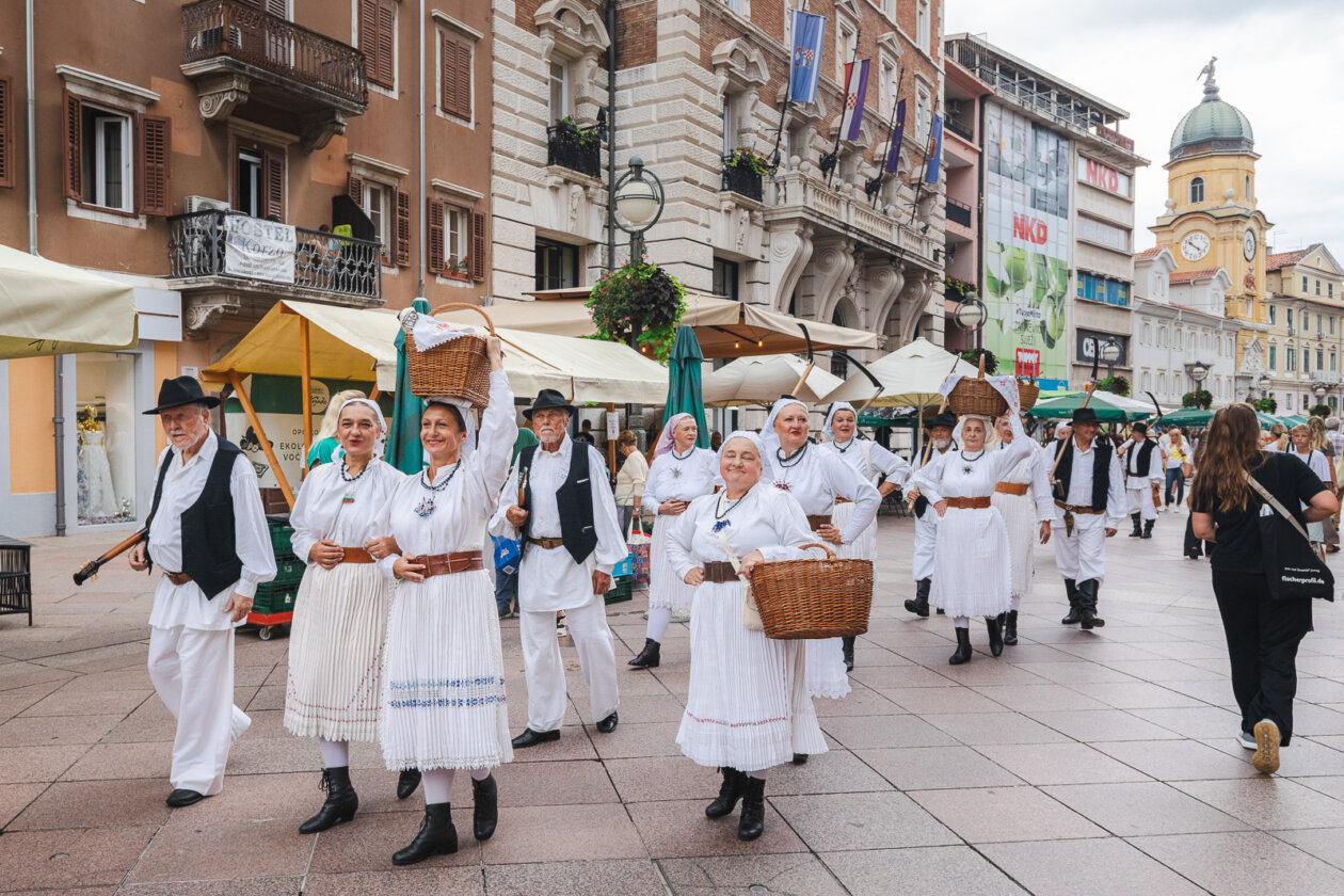 Korzo narodna nošnja-6660