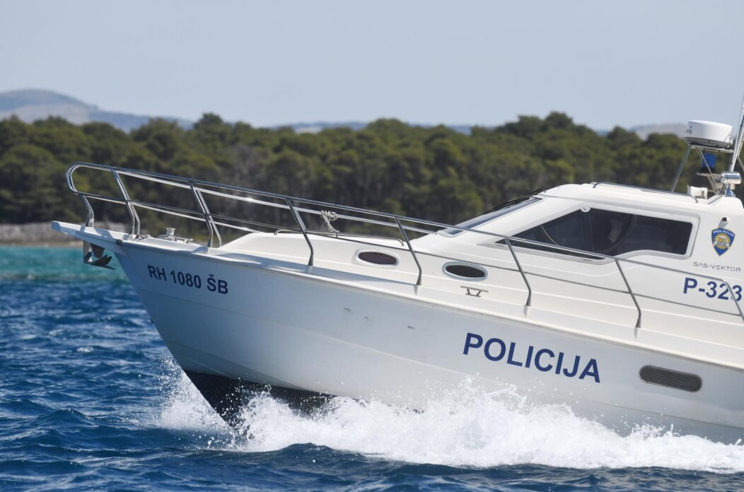 Jadrija: Mjestani Prvi? luke prosvjeduju brodicama nezadovoljni stanjem brodova na liniji 505 u koncesiji “Jadrolinije”