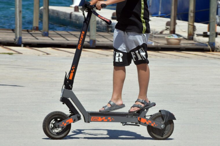 ibenik: Vonja djece na elektri?nim romobilima