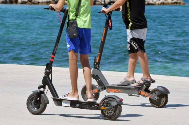 ibenik: Vonja djece na elektri?nim romobilima