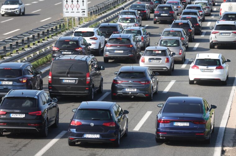 Zagreb: Gužve na naplatnim kućicama u Lučkom prema moru