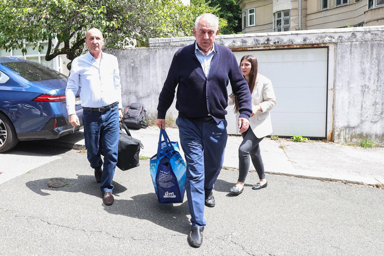 Zagreb: Dolazak Ive Sanadera u obiteljsku kuću nakon izlaska iz zatvora